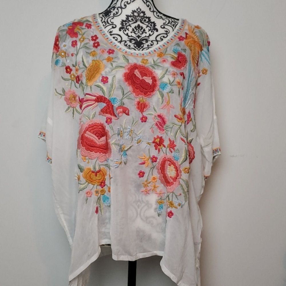 Johnny was short sleeve embroidered top
